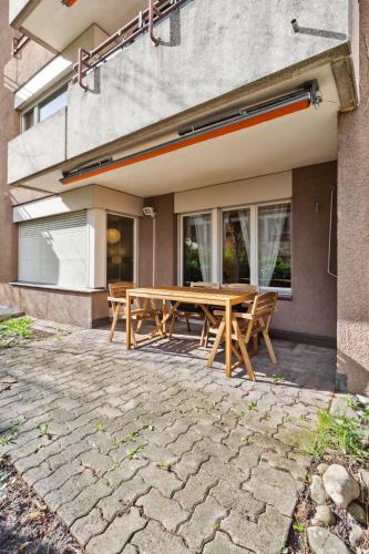a wooden table in front of a building at Beautiful Boutique Apartment DRAHTZUG8 in Zürich