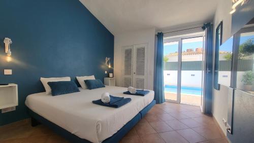 a bedroom with a bed with a view of the ocean at Oura Villa V2 Jacarandá in Albufeira