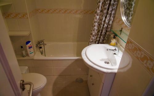 Koupelna v ubytování Acogedor piso en Baiona con garaje