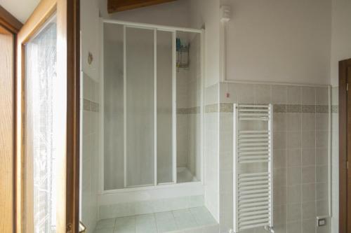 a shower with a glass door in a bathroom at Residenza Audè in Monastero Bormida