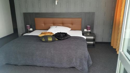 two dogs laying on a bed in a bedroom at APPART-HOTEL, Einsteinstraße in Herzogenaurach