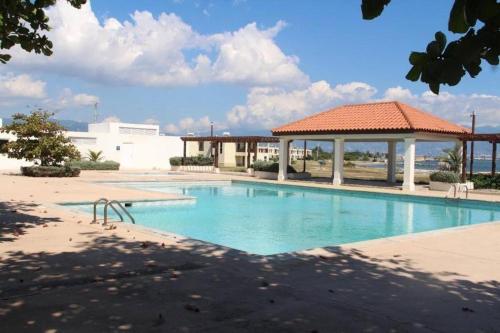 Bazen v nastanitvi oz. blizu nastanitve Bay Front Apt 208