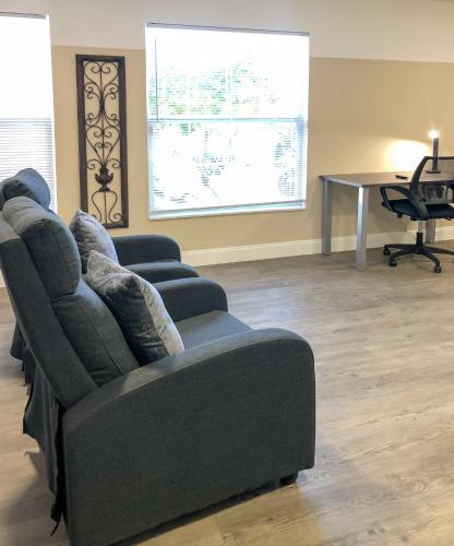 Χώρος καθιστικού στο Lazy Cuckoo Inn - Sleek and Stylish Studio Apartments