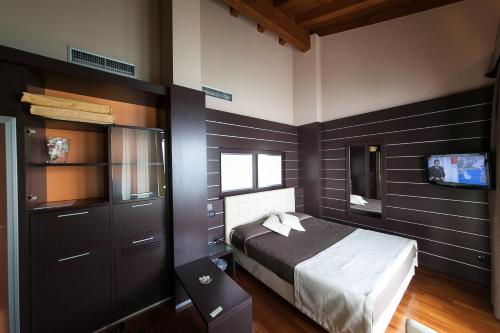 Ένα ή περισσότερα κρεβάτια σε δωμάτιο στο Hotel Aurora