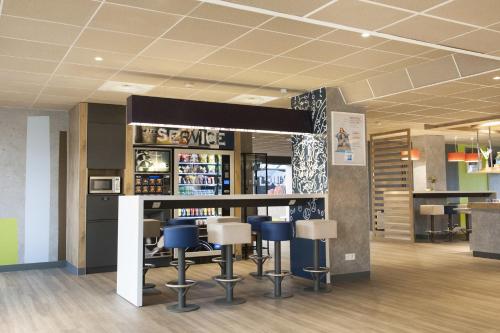 Ο χώρος του lounge ή του μπαρ στο ibis budget Goussainville Charles de Gaulle