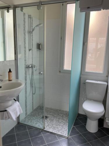 Un baño de Hôtel Cartier