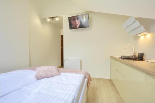 a white room with a bed and a sink at Willa Teresa in Karpacz
