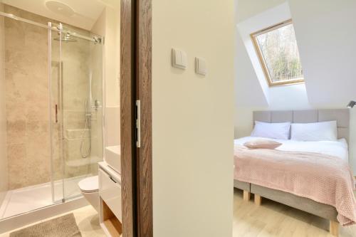 a bedroom with a bed and a shower at Willa Teresa in Karpacz
