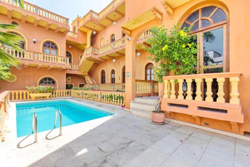 une maison avec piscine et balcon dans l'établissement 2CM-J1 APARTAMENTO DE 2 ALCOBAS CON VISTA Y PISCINA EN GETSEMANI, à Carthagène des Indes