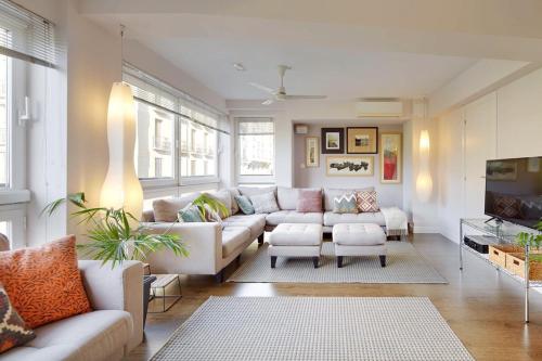 Heart of San Sebastian⎮Walk Score 99⎮3 Baths
