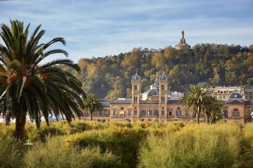 Heart of San Sebastian⎮Walk Score 99⎮3 Baths