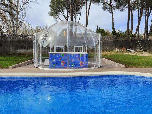 Kolam renang di atau dekat dengan Casa de sol, piscina y jacuzzi con 4 hab en Comunidad de Madrid