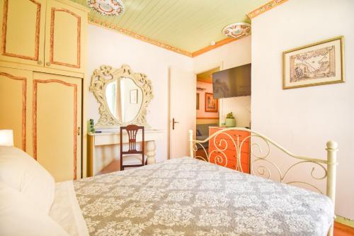Venetian Well Gallery apartment in Corfu Old Town