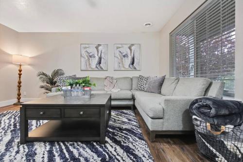 Newly Remodeled Private Home – Photos 2