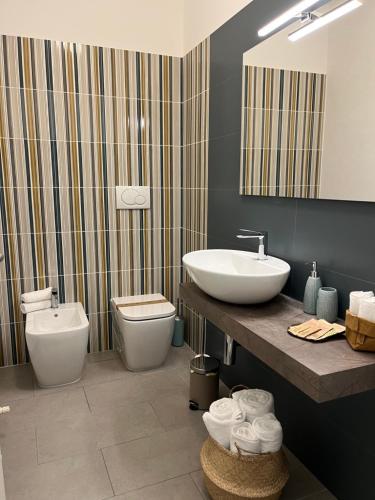 Ένα μπάνιο στο Domus Silvana Apartments