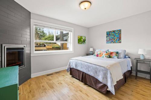 a bedroom with a bed and a window at A Peaceful Suite Stay in Brentwood Bay