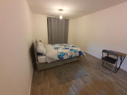 Ένα ή περισσότερα κρεβάτια σε δωμάτιο στο Spacious Double Bedroom WA Greater Manchester