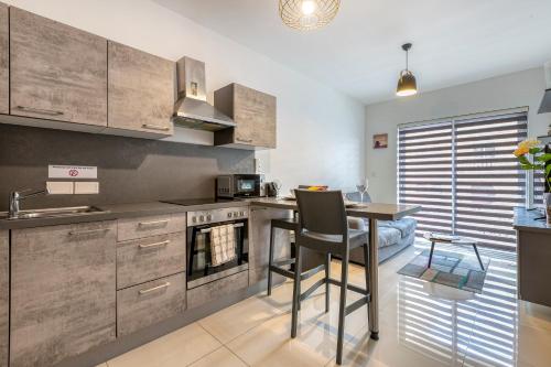Una cocina o cocineta en Entire Apartment for your Holiday