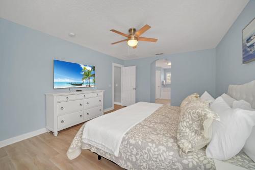 a bedroom with a bed and a ceiling fan at Themed Decor With Tv In Every Bedroom in Davenport