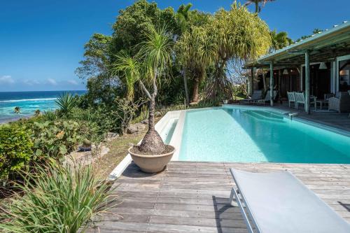 Piscina a Villa Kalina o a prop