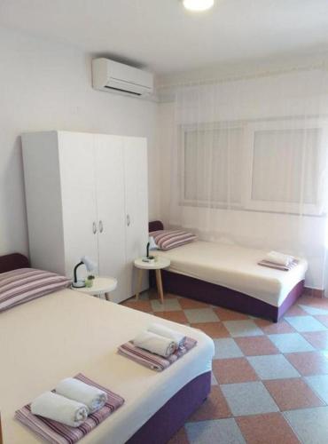 Apartments and rooms with parking space Baska Voda, Makarska - 20005