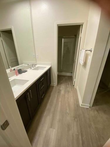 Spectacular 2 bedroom Townhome – Photos 3