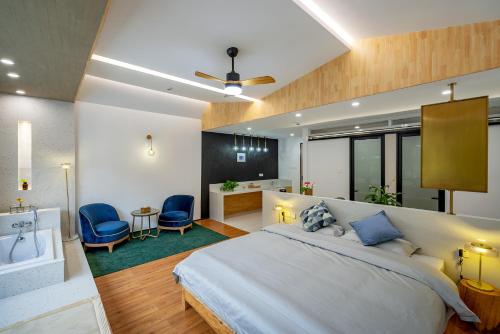 Postel nebo postele na pokoji v ubytování Starstay Wuling Mountain B&B
