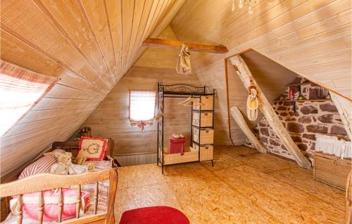 Ένα ή περισσότερα κρεβάτια σε δωμάτιο στο Stunning Home In Saint Laurent D'olt
