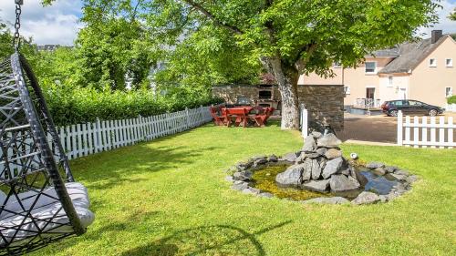 a garden with a small pond in the yard at City Ferienhaus Vulkaneifel in Daun