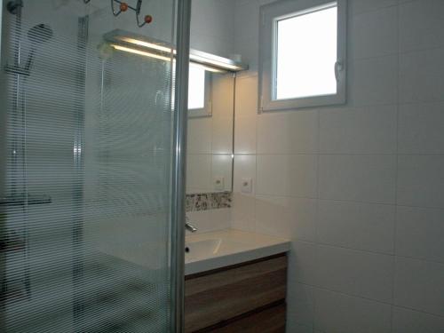 Photo de la galerie de l'établissement Maison Rénovée et Confortable au Centre-ville, Proche Plage - FR-1-22-268, à La Tranche-sur-Mer