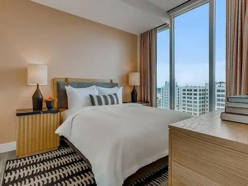 Top Floor High Rise 3 Bed DTLA Skyscraper Penthouse photo 4