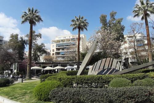 Comfortable apt, next to Archeological museum!