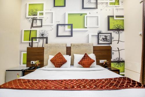 Hotel Karan Residency - 5 Min Walk From Golden Templeにあるベッド