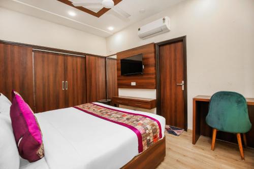 Hotel Karan Residency - 5 Min Walk From Golden Templeにあるベッド