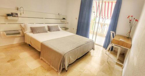 a bedroom with a bed and a large window at Apartamento en el Albir, Alfaz del Pi Playa in Albir