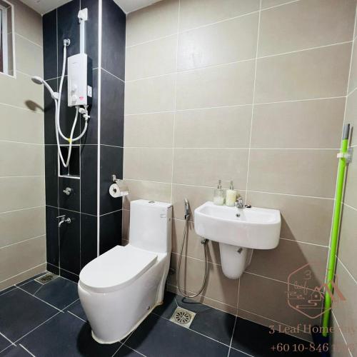 a bathroom with a toilet and a sink at KULAI IOI MALL D'Putra Suites Near JPO Senai Airport in Kampong Saleng