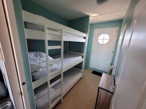 Posteľ alebo postele v izbe v ubytovaní Studio avec Balcon, Parking Privatif et Wi-Fi à Wimereux - FR-1-675-20