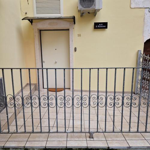 a gate in front of a building with a door at B&B Il Rosone in Massafra