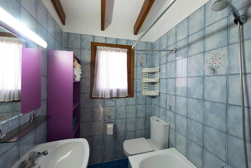 a bathroom with a toilet and a sink at Villa Neus - PlusHolidays in Calpe