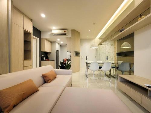 Una cocina o cocineta en The Robertson @ 118 Tower Super View
