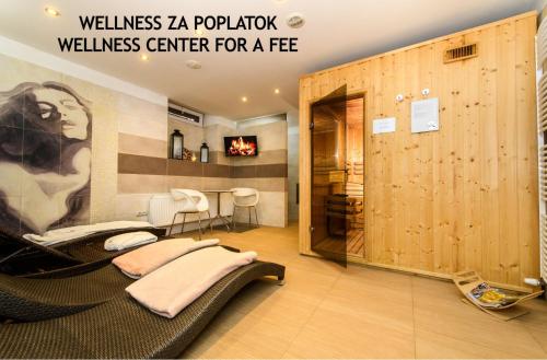 ein Wellnesscenter mit einem Wellnesscenter gegen Gebühr in der Unterkunft Grand Hotel Trenčin in Trenčín