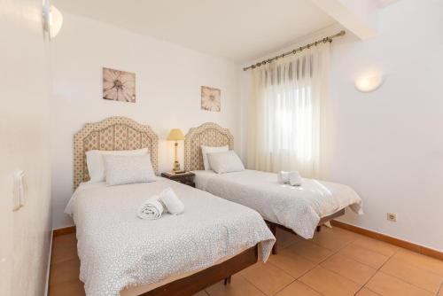 Oceanview Apartment A by Sequeira