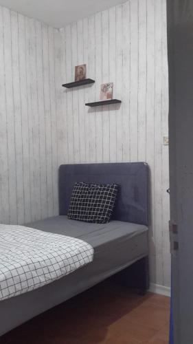 Voodi või voodid majutusasutuse Kinanti Homestay toas