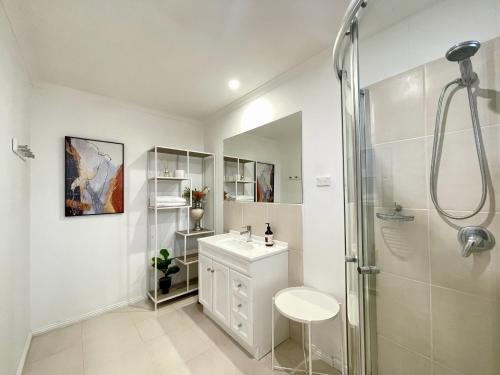 a bathroom with a sink and a shower at Penlink Lodge - Base To Explore Mornington Peninsula in Langwarrin