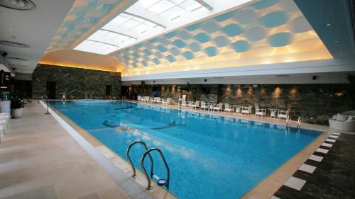 Bazén v ubytování InterContinental Dalian by IHG nebo v jeho okolí