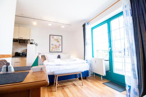 Postel nebo postele na pokoji v ubytování Sellin - Seedorf Am Neuensiener See Apartment 08