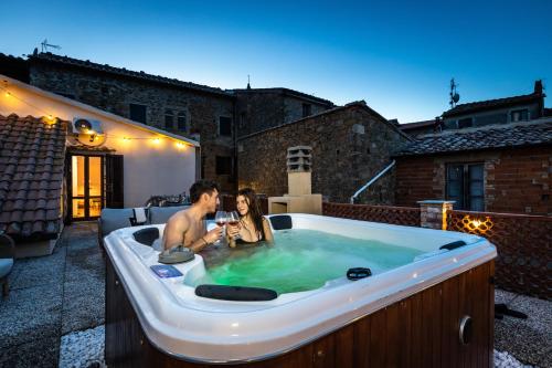 a man and a woman sitting in a bath tub at Agri Apartment La Terrazza La Ripadoro in Chianni