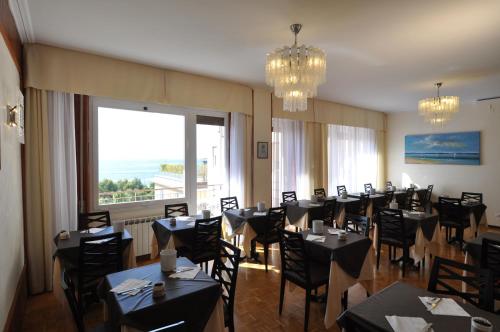 מסעדה או מקום אחר לאכול בו ב-Hotel Sole Mare