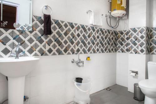 a bathroom with a sink and a toilet at Mountain View New Kufri in Cheog