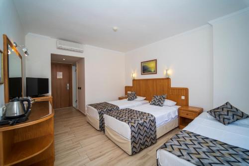 Postel nebo postele na pokoji v ubytování Belcehan Hotel